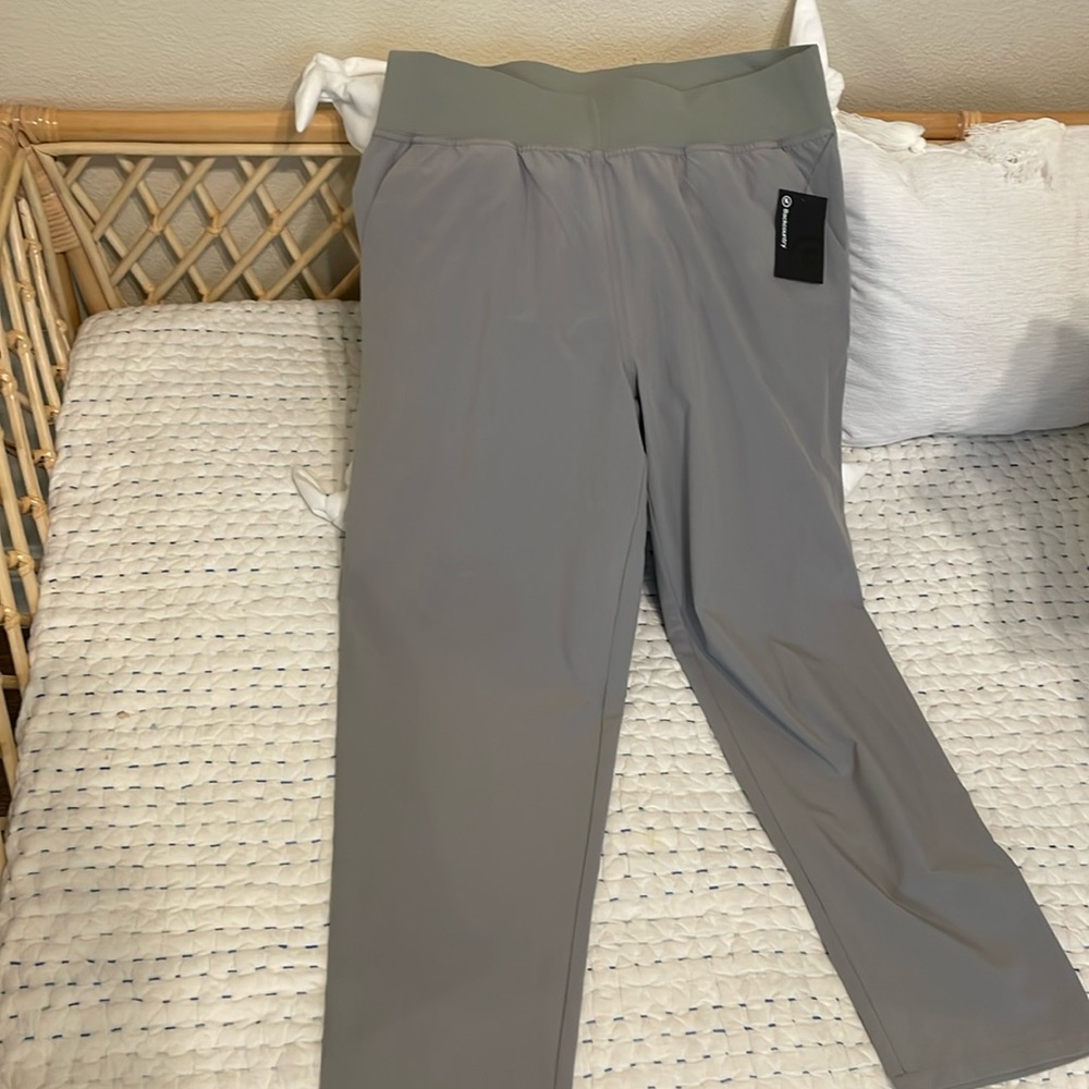 Back Country On The Go Ankle Pants. NWT Size Medium